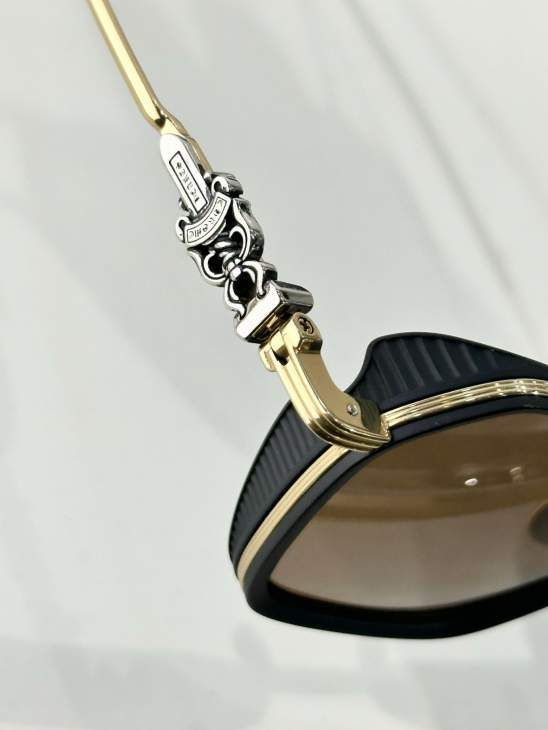 Picture of Chrome Hearts Sunglasses _SKUfw71516579fw